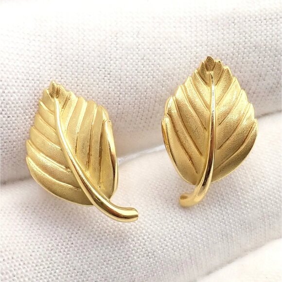 Vintage! Authentic Tiffany & Co Leaf 18k Yellow Gold Earrings 2003 - Picture 5 of 10